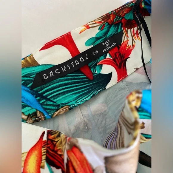 Backstage California White Tropical Colorful Print Shorts XXS Revolve - Picture 6 of 7